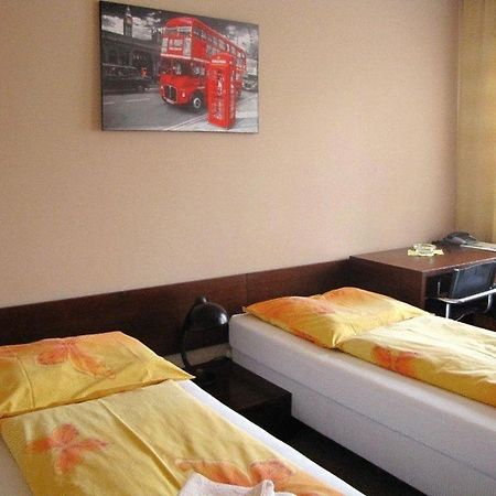 Hotel Bila Ruze Брно Экстерьер фото
