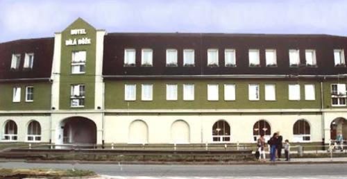 Hotel Bila Ruze Брно Экстерьер фото