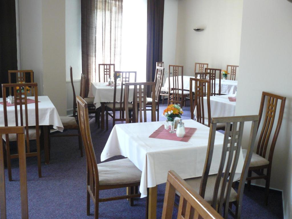 Hotel Bila Ruze Брно Экстерьер фото