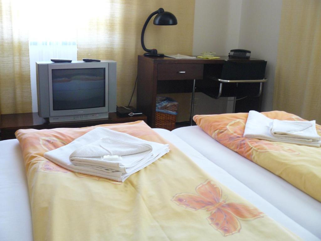 Hotel Bila Ruze Брно Экстерьер фото